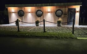 Humberston Boathouse Lodge & Hot Tub - Cleethorpes Beach Cabin Chalet